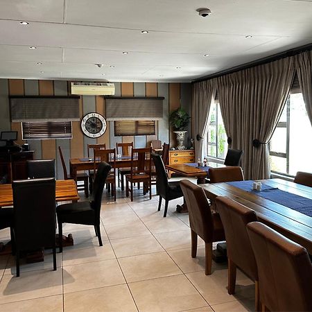 Meyers Guesthouse Jwaneng Eksteriør bilde