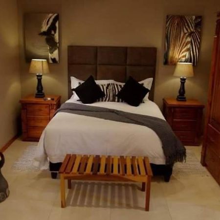 Meyers Guesthouse Jwaneng Eksteriør bilde